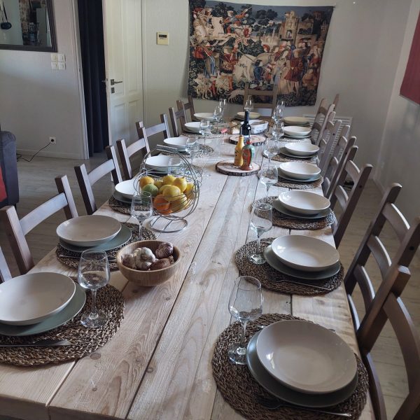 TABLE POUR 15 PERSONNES